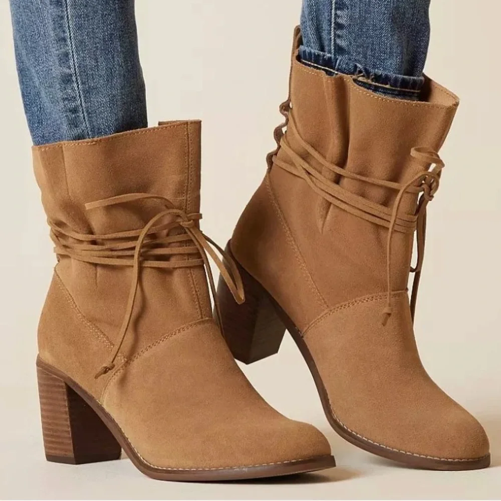 Toms Mila Toffee Suede Ankle Boots Size 7 Pull On Leather Lacing Detail